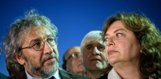 Dilek Dündar hakkında da yakalama kararı çıkarıldı