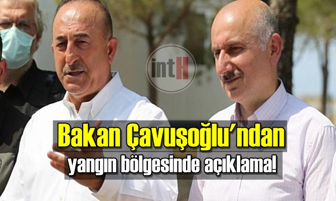 Dışişleri Bakanı Mevlüt Çavuşoğlu, Manavgat Yangın Yönetim Merkezi'nde açıklamada bulundu. Antalya ve çevresindeki yangınlarla ilgili bilgi veren Mevlüt Çavuşoğlu, kentin farklı noktalarında yangının devam ettiğini belirterek, şunları söyledi: "Maalesef Antalya'da yangın devam ediyor, bugün poyraz çok şiddetli ve Manavgat'ın kuzeybatında Kızıldağ bölgesinde bugün rüzgarında etkisiyle biraz hızlandı. Gündoğmuş merkezde çok ciddi bir tehdit yok ama etrafında bazı noktalarda yangınlar var. Oraya müdahaleler yapılıyor, özellikle kuzeybatısında yangın var. Diğer taraftan Güzelbağ'dan aşağıyla Antalya- Alanya yoluna inen Alara bölgesine inebilecek bir yangın var. Oraya da arkadaşlarımız müdahale ediyor. Elbette tüm kahraman orman çalışanlarımız, diğer tüm kurumlarımız, belediyelerimiz hep beraber bu mücadeleyi sürdürüyorlar. Biz de elimizden geldiği kadar destek veriyoruz." Isparta- Sütçüler bölgesinde dün başlayan yangının da hem Isparta hem de Antalya'nın Serik bölgesi için tehdit oluşturduğu ve müdahalenin sürdüğünü anlatan Bakan Çavuşoğlu, şu uyarılarda bulundu: "Bugün ve yarın kritik gün, rüzgar bakımından da yangının durdurulması bakımından da kritik günler. O nedenle herkes elinden geldiği kadar bugün özellikle şu rüzgarla yangınının daha fazla dağılmaması için ve kontrol altına alınması için çaba sarf ediyor." YURT DIŞINDAN UÇAK TEKLİFLERİ TARTIŞMASI Türkiye'nin yurt dışından gelen uçak tekliflerini kabul etmediği iddiaları ve yurt dışından bu konudaki yardımlar hakkındaki soruyu da yanıtlayan Bakan Çavuşoğlu, tüm görüşmeler ve yaşananları da şöyle anlattı: "Ben de bu kadar yoğun işimin içinde akşam ya da sabah ne oluyor ne bitiyor diye haberlere baktığımda, bunun tartışıldığını görüyoruz. Ciddi bir dezenformasyon var. Her şeyden önce bir afet olduğunda, bu sel, yangın, deprem olabilir, biz Türkiye olarak başka ülkelere yardım ettiğimiz gibi başka ülkelerinde bize yardım etmesini elbette kabul ederiz. Küçük, kendi imkanlarımızla üstesinden gelebileceğimiz durumlarda teşekkür ediyoruz, ihtiyacımız olduğu zaman arayacağız diyoruz. Ama bu büyük bir yangın, yangının başlamasıyla beraber birçok ülke, komşu ülkeler, dost ve kardeş ülkeler veya Avrupa'dan ülkeler de bizi aradı, 'herhangi bir isteğiniz, ihtiyacınız var mı, biz nasıl yardımcı olabiliriz' diye. Biz de kendilerine sorduk 'ne verebilirsiniz, bizim en çok ihtiyacımız olan uçak ve tonajlı su taşıyabilecek helikopter.' Yani havadan müdahale. Azerbaycan sağolsun hem eleman hem de bazı araç gereç ve bir tane helikopter gönderdi. Biz bu teklifler geldiğinde 'ne gönderebileceksiniz', eğer ellerinde bu tür uçak ve helikopter varsa o bilgileri alıyoruz, Tarım ve Orman Bakanlığımıza iletiyoruz, arkadaşlarımız incelemesini yapıyor. Helikopterlerin kullandığı kovalarla belki ilave ihtiyaç olur diye onlara da bakıyoruz. Mesela Azerbaycan'dan geldi 2 tane, Rusya'da bulduk, onları satın alıyoruz. Yani bunlar kırılır, dökülür, çünkü mücadele devam ediyor." YUNANİSTAN ARADI Bu süreçte Yunanistan Dışişleri Bakanı Nikos Dendias'ın aradığını belirten Bakan Çavuşoğlu, "Ben de kendisine çok teşekkür ettim ve döneceğimizi söyledim. Arkasından Joseph Borrell aradı AB Yüksek Temsilcisi, kendisi de aynı şekilde sordu ve daha sonra ilgili birimi var AB Sivil Koruma Mekanizması diye ve sivil koruma ve afetlerden sorumlu komisyonda da bir komiser var. Yani AB'nin bakanı gibi. O arkadaşlarımızda bizimle temasa geçti. Joseph'in yardımcısıyla benim yardımcım Faruk Kaymakçı AB'den sorumlu bakan yardımcımız temasa geçti. Kendilerine sorduk 'hangi ülkeden ne gelebilir' diye. Bazı ülkelerden ön bilgi gelmişti. Örneğin Hırvatistan uçak verebileceğini söyledi. Aynı şekilde İspanya verecek. İlgili kurumun muhatabına AFAD üzerinden başvuru yapıldı. Sonra AB bu duyuruyu tüm ülkelere iletti. AB bu duyuruyu yaptıktan sonra dört ülkeden geri dönüş oldu. Hırvatistan, Romanya, Fransa ve İspanya ve onların ne verebileceğine baktık. Özellikle uçak gönderebilecek uygun bir şekilde kullanabileceğimiz ülkeler ise Fransa, Hırvatistan ve İspanya'ydı. Romanya'nın da bir uçağı vardı. Arkadaşlar inceledi sonra teşekkür etti, incelemesine göre bizim yangında pek uygun değil ama biz Romanya'ya çok teşekkür ediyoruz, gönülden bu teklifte bulundular" şeklinde konuştu. YUNANİSTAN VE FRANSA GÖNDERMEKTEN VAZGEÇTİ Başka ülkelerden de aynı şekilde teklif geldiğini belirten Bakan Çavuşoğlu, sözlerini şöyle sürdürdü: "Yine uygun olanlarla temasa geçtik. Bu duyurudan sonra bu ülkeler geri döndü, daha sonra Fransa gönderemeyeceğini, özellikle İspanya bölgesinde de yangın olabileceğini söyleyerek Macron'un danışmanı büyükelçimizi arayarak Türkiye'ye bir uçak gönderemeyeceklerini söylediler. Yani tekliflerini geri çekmiş oldular. Daha önce 'Bir isteğiniz var mı ne yapabiliriz' diye soran Yunanistan'a da teşekkür ediyoruz ve Yunanistan Dışişleri Bakanlığı genel sekreteri bizim Atina büyükelçimizi arayarak, 'Biz size böyle bir öneride bulunduk ama bizde de yangınlar olduğu için maalesef size herhangi bir uçak gönderemeyeceğiz' dediler. Kendilerine de çok teşekkür ediyoruz hem teklif ettikleri hem de AB'ye bu şekilde dönmedikleri halde bize dönüp de neden gönderemeyeceklerini izah etmeleri de elbette teşekküre şayan." GURUR MESELESİ YAPILACAK BİR KONU DEĞİL Yunanistan'a teşekkür eden Bakan Çavuşoğlu, "Biz bu yardım konularında başkasına nasıl yardım elimizi uzatırken böbürlenmiyorsak, bunu severek, bir dayanışma anlayışıyla yapıyorsak, başka ülkelerin ya da kurumların bize yardım etmesinden de incinmeyiz. Bu gurur meselesi yapılacak bir konu değildir. Bu bir afettir. Afet durumlarında ve zor şartlarda dayanışma elbette önemlidir. Yani halkımız bu sosyal medyada ya da bazı siyasilerin manipülasyonuyla ortaya çıkan iddialara inanmasınlar. Bu işlerin hepsini arkadaşlarımız, ilgili bakan ve kurumlarımızla beraber tek tek inceliyoruz, koordine ediyoruz. En ufacık helikopterlerdeki ihtiyaç olabilecek kovalar dahil daha başka detaylı ihtiyaç olan malzeme konusunda Türkiye'de yoksa çalışıyoruz" dedi. ALMANYA'DAN 2 HELİKOPTER DE İPTAL OLDU Almanya'dan da ortalamanın üstünde su taşıyabilecek iki helikopter gönderileceğine dair bir ön bilgi geldiğini anlatan Çavuşoğlu, "Daha sonra biz Almanya'ya talepte bulunduk. Bugün gelen bilgiye göre Almanya da kendi helikopterlerini özellikle sel afetlerinin olduğu yerlerde kullanacağından Türkiye'ye helikopter gönderilemeyeceğini söyledi. Yani bunların hepsi bizim her gün an be an takip ettiğimiz konular" diye konuştu. HANGİ ÜLKELERDEN NE GELDİ? Bakan Çavuşoğlu, ülkelerden gelen uçak ve helikopterlere ilişkin şunları söyledi: "Şu anda ülkemize gelen uçak sayısı hem Ukrayna hem Rusya'dan sayın Cumhurbaşkanımız ve ilgili kurumlarımızın girişimleriyle gelen var. Azerbaycan'ı söylemiştim. İran'dan 2 helikopter, 1 uçak geldi. İspanya'dan 2 tane uçak geldi Dalaman'a indi, Muğla bölgesinde çalışıyorlar. Katar'dan ekip ve teknik ekipman ülkemize geldi. Rusya'dan 5 yangın söndürme uçağıyla, 3 helikopter, Ukrayna'dan da 3 tane amfibik uçak geldi. Bazıları tanker uçak, denizden su alamayıp havaalanında doldurulması gereken, diğerleri amfibik uçak deniz yakın olduğu için denizden suyu alıp dökebiliyorlar. Zorlu şartlarda tüm arkadaşlarımız mücadele ediyor. Kolay değil. Bugüne kadar görmediğimiz bir afetle karşı karşıyayız. Bu mücadeleyi de hep beraber verip, inşallah hep beraber üstesinden geleceğiz. Gayretlerimizi sürdüreceğiz."